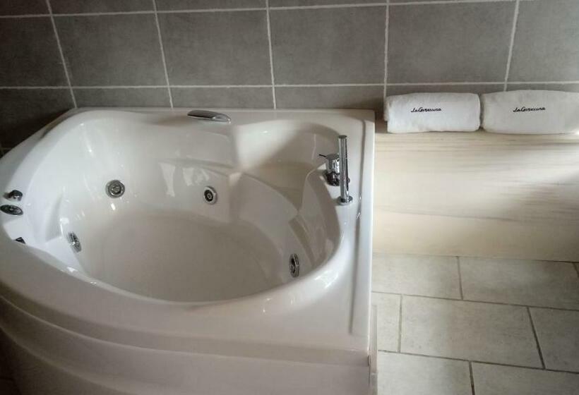 חדר סטנדרט עם מיטת קינג, Lagaressina Suite Anna   Jacuzzi & Spa