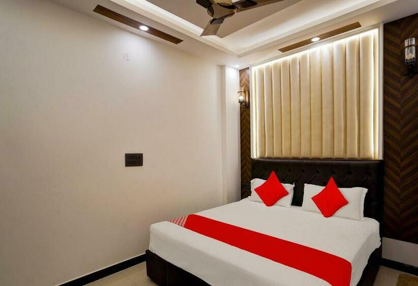 Triple Classic Room, Oyo Flagship Charm Wood Exotica