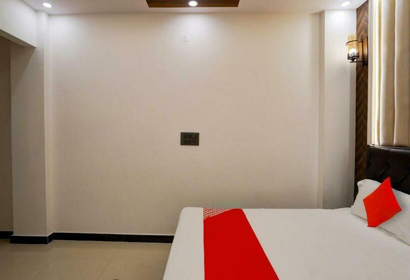 Triple Classic Room, Oyo Flagship Charm Wood Exotica