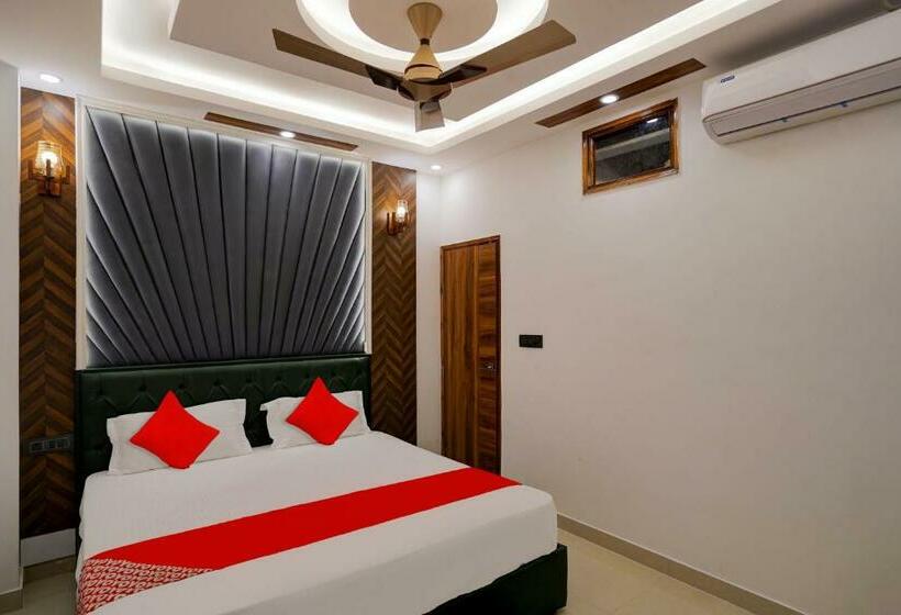 Triple Classic Room, Oyo Flagship Charm Wood Exotica