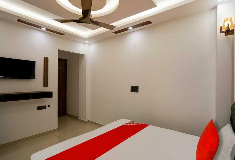 Triple Classic Room, Oyo Flagship Charm Wood Exotica