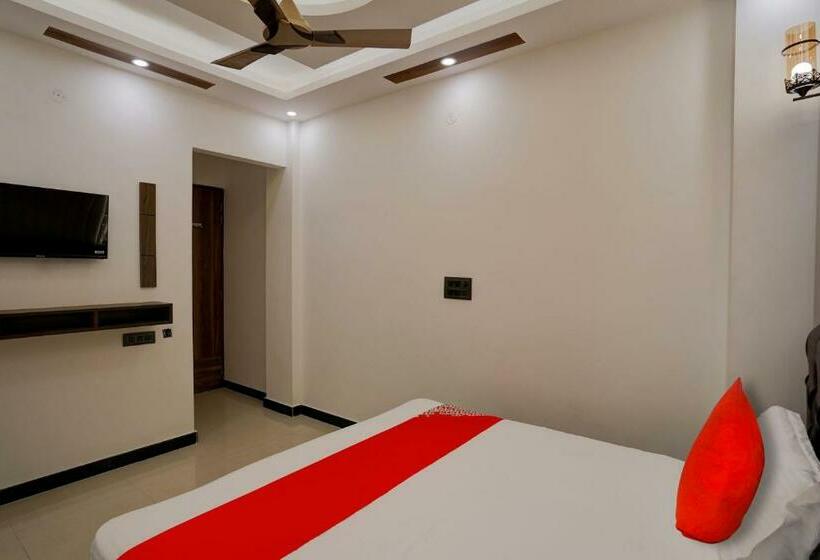 Triple Classic Room, Oyo Flagship Charm Wood Exotica