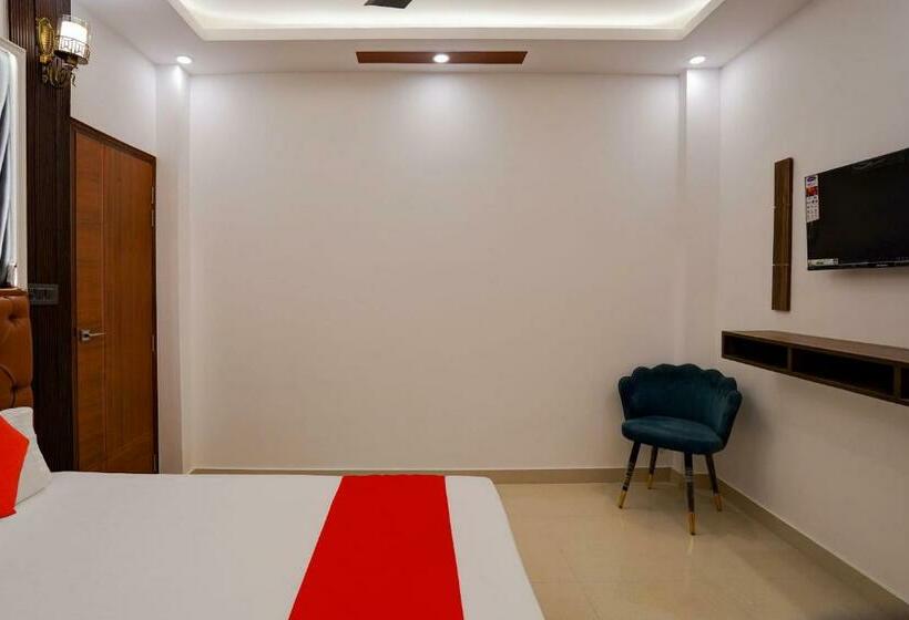 Triple Classic Room, Oyo Flagship Charm Wood Exotica