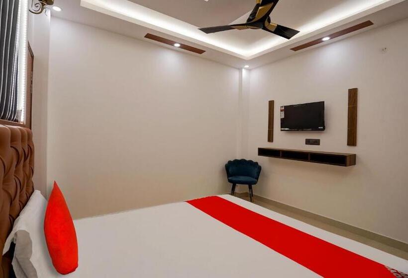 Triple Classic Room, Oyo Flagship Charm Wood Exotica