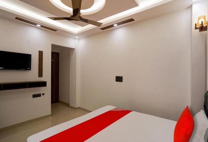 Triple Classic Room, Oyo Flagship Charm Wood Exotica