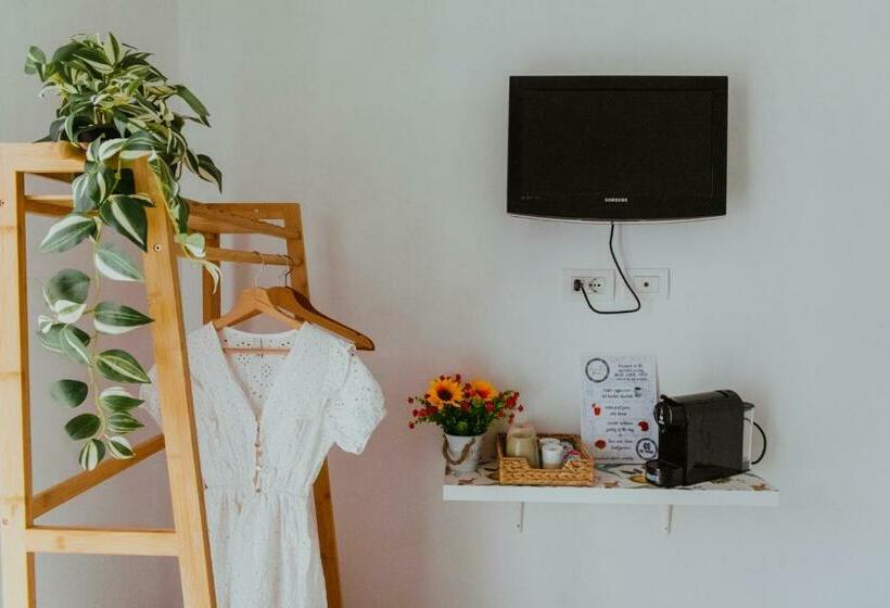 Номер Стандарт Вид на Сад, Lemon Tree Rooms