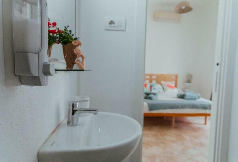 Номер Стандарт Вид на Сад, Lemon Tree Rooms