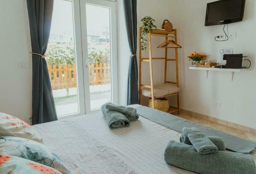 Номер Стандарт Вид на Сад, Lemon Tree Rooms