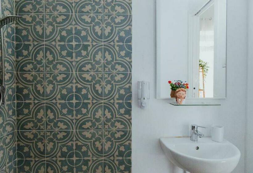 Номер Стандарт Вид на Сад, Lemon Tree Rooms