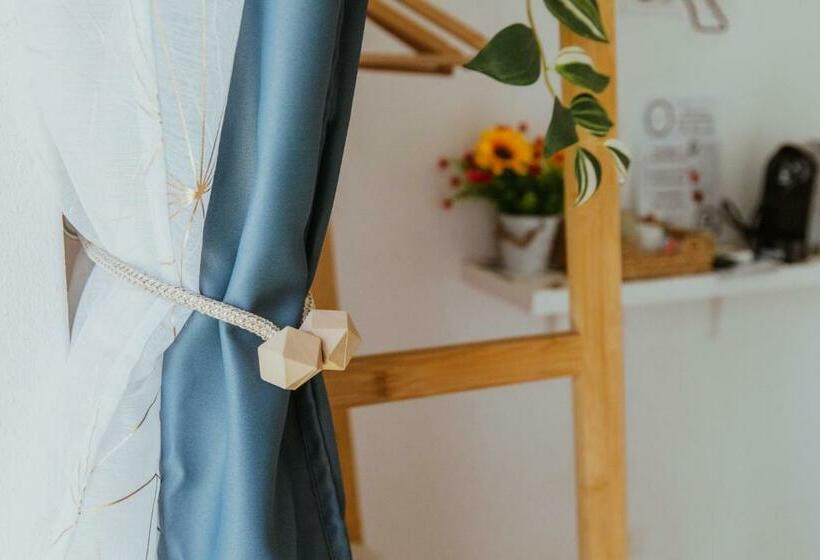 Номер Стандарт Вид на Сад, Lemon Tree Rooms