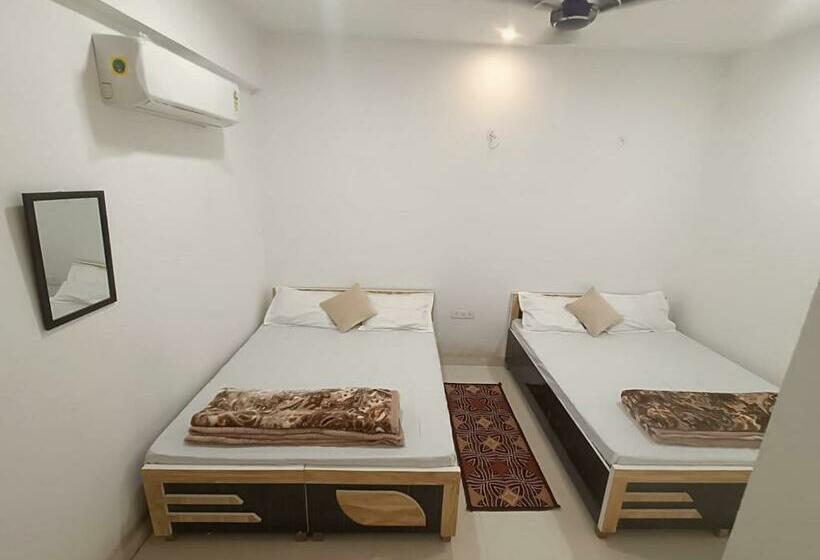 Family Room, Meera