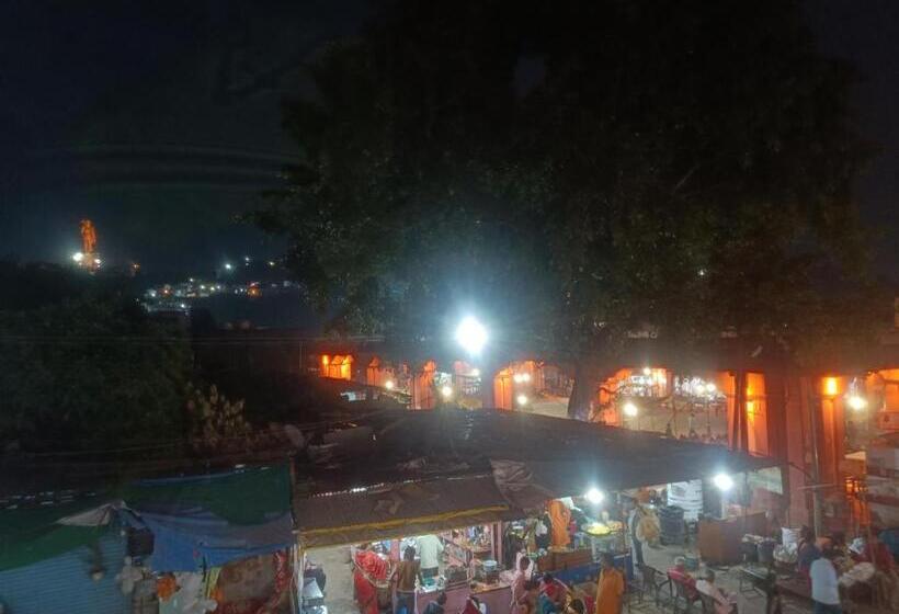 Quarto Estandar com Sacada, Meera