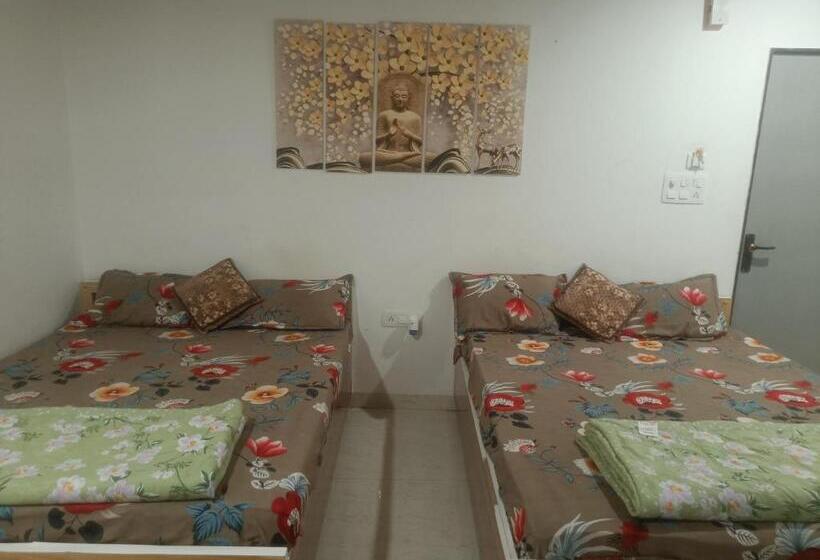 Quarto Estandar Vista Montanha, Meera