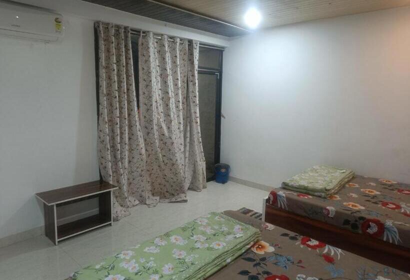 Quarto Estandar Vista Montanha, Meera