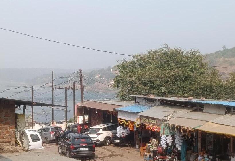 Quarto Estandar Vista Montanha, Meera