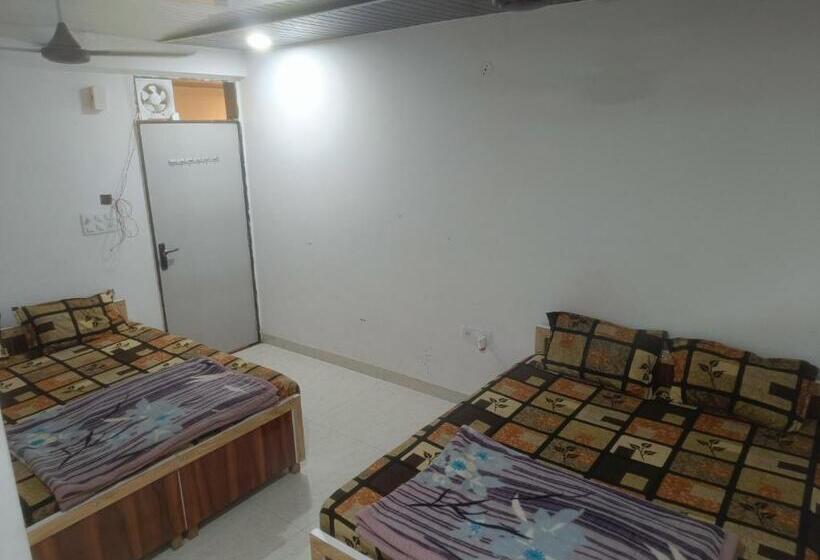 Quarto Economy, Meera