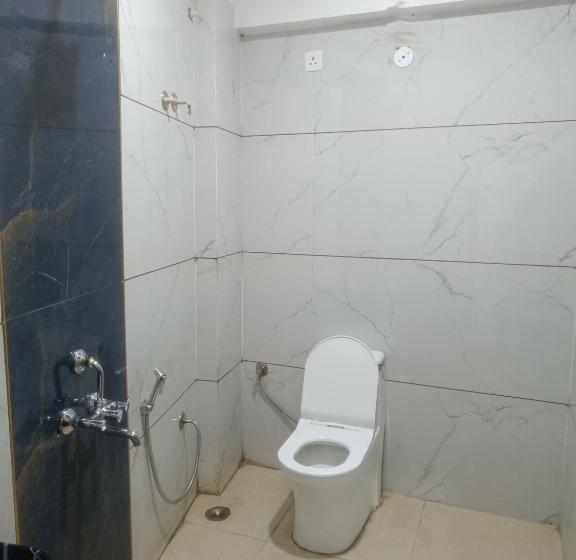 Quarto Economy, Meera