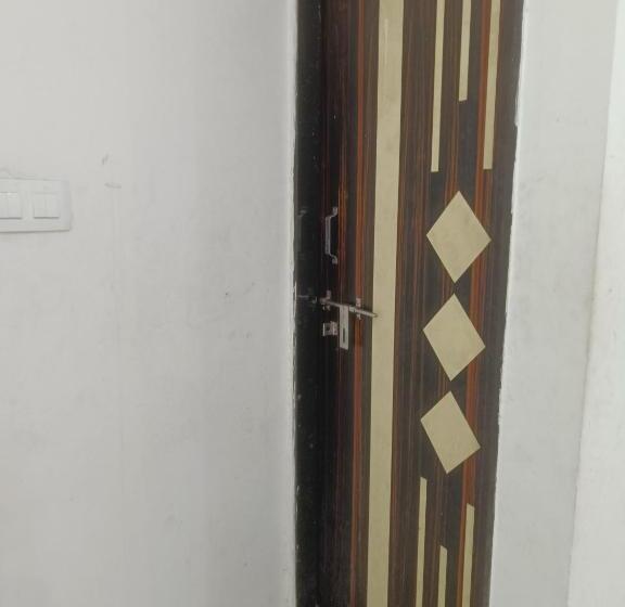 Family Room, Meera