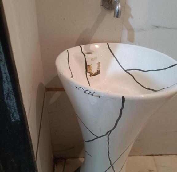 Quarto Familiar, Meera