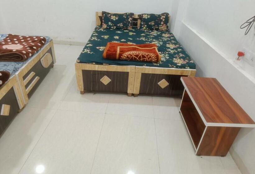 Family Room, Meera