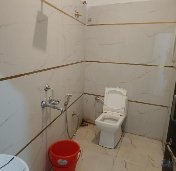 Quarto Familiar, Meera