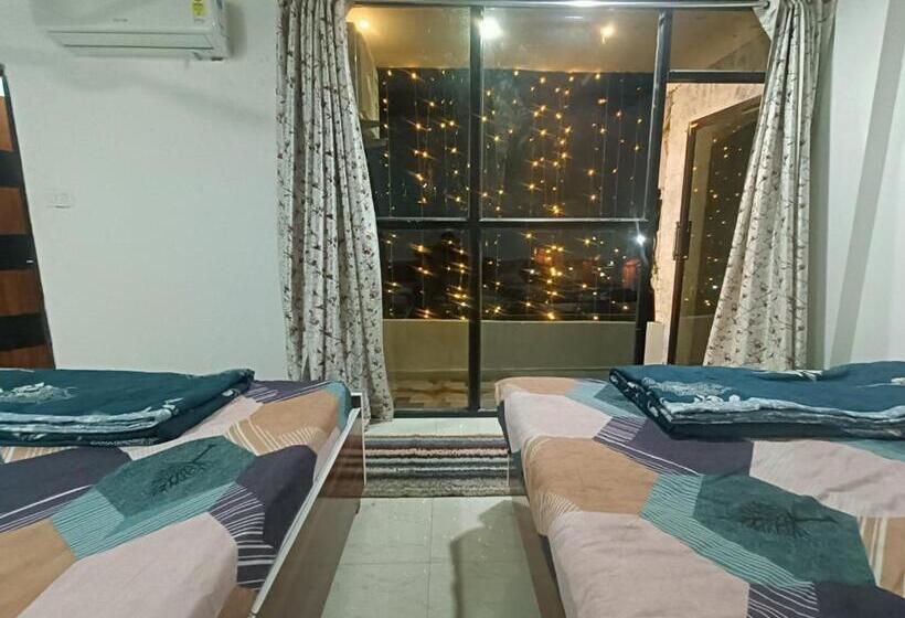 Standard Room with Balcony, Meera