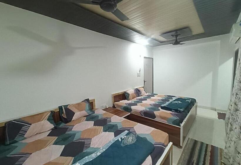Standard Room with Balcony, Meera