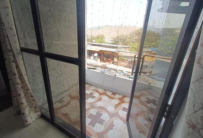 Quarto Estandar Vista Montanha, Meera