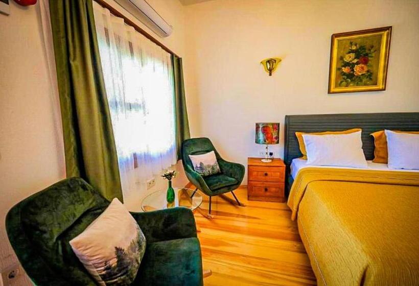 Люкс Вид на Бассейн, Portofino Urla Boutique
