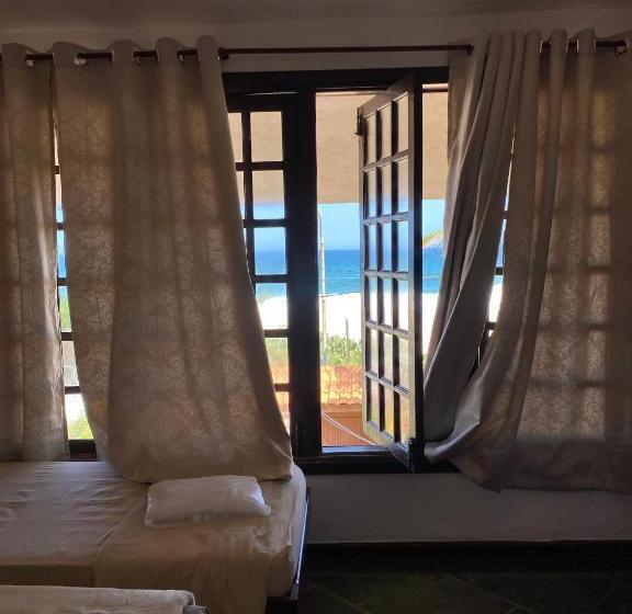 Люкс, Pousada Na Praia Maricá