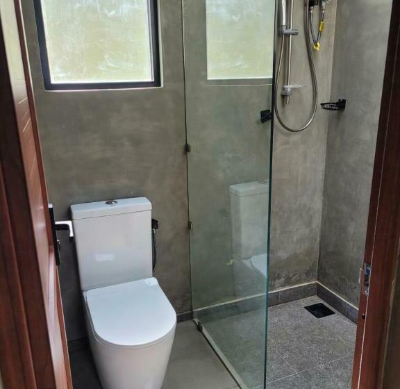 בקתת חדר, Heaven Hides   Narangala