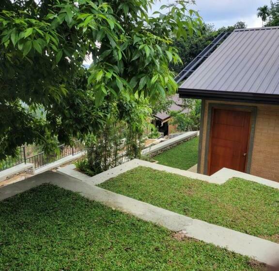 בקתת חדר, Heaven Hides   Narangala