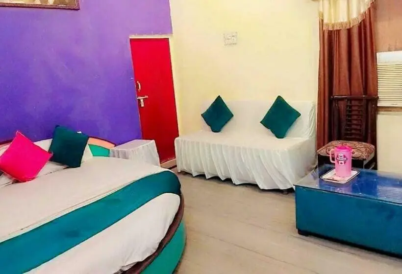 Classic Kolmen Hengen Huone, Oyo Hotel Ram Ji Vatika