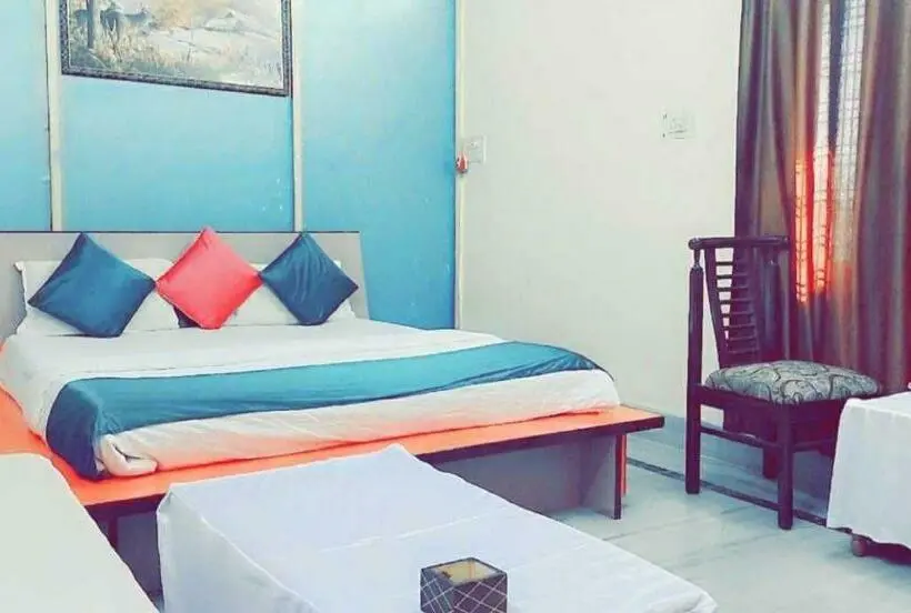Classic Kolmen Hengen Huone, Oyo Hotel Ram Ji Vatika