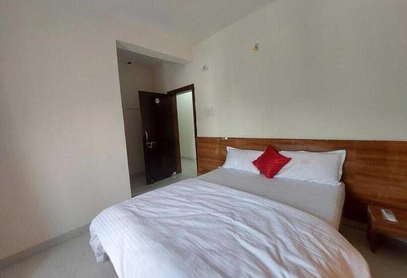 Трехместный Номер Классика, Spot On Hotel Crystal Executive