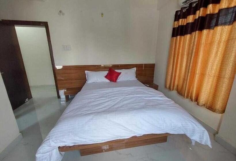 غرفة كلاسيكية ثلاثية, Spot On Hotel Crystal Executive