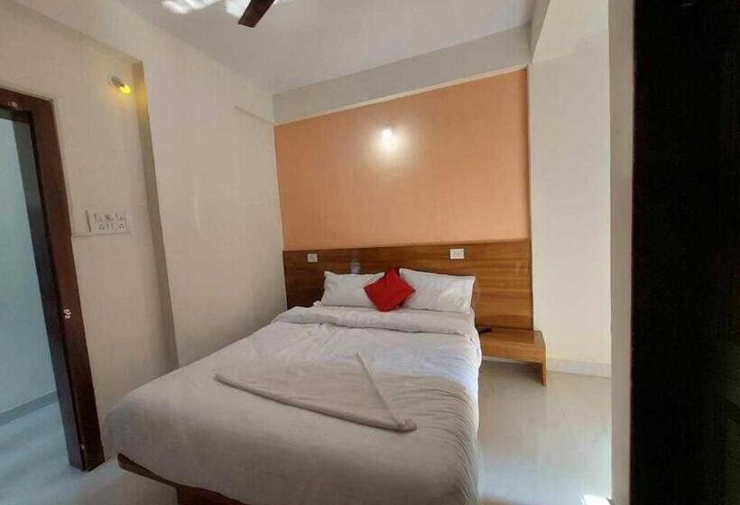 חדר קלאסי לשלושה, Spot On Hotel Crystal Executive