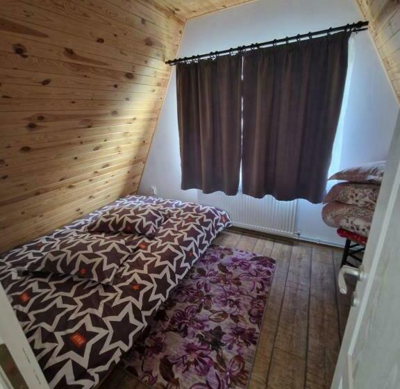 בקתת חדר, Pensiunea Fata Viilor