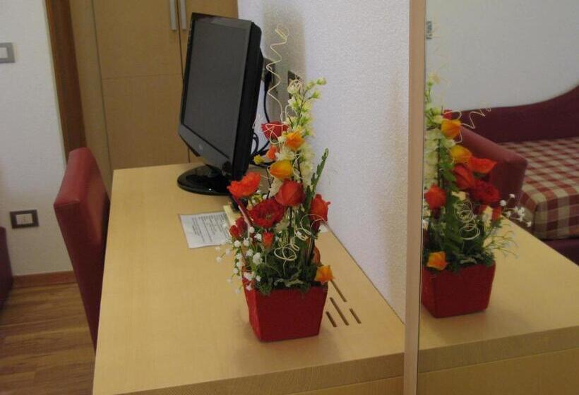 스탠다드 트리플 룸, Alphotel Milano