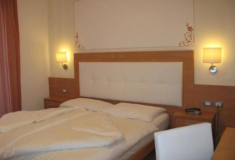 חדר סטנדרט לשלושה, Alphotel Milano