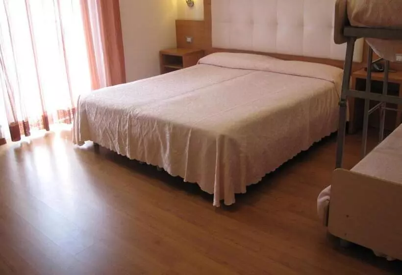 エコノミー４人部屋, Alphotel Milano