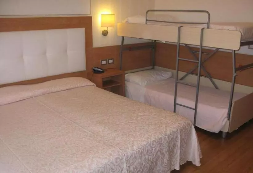 エコノミー４人部屋, Alphotel Milano