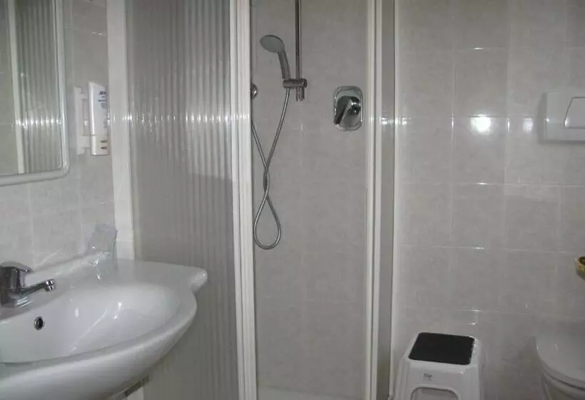 エコノミー４人部屋, Alphotel Milano