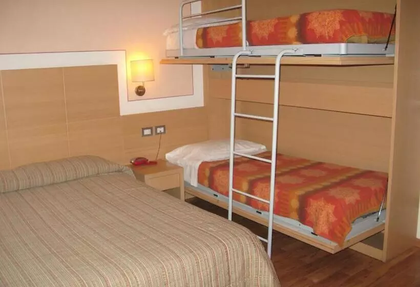 エコノミー４人部屋, Alphotel Milano