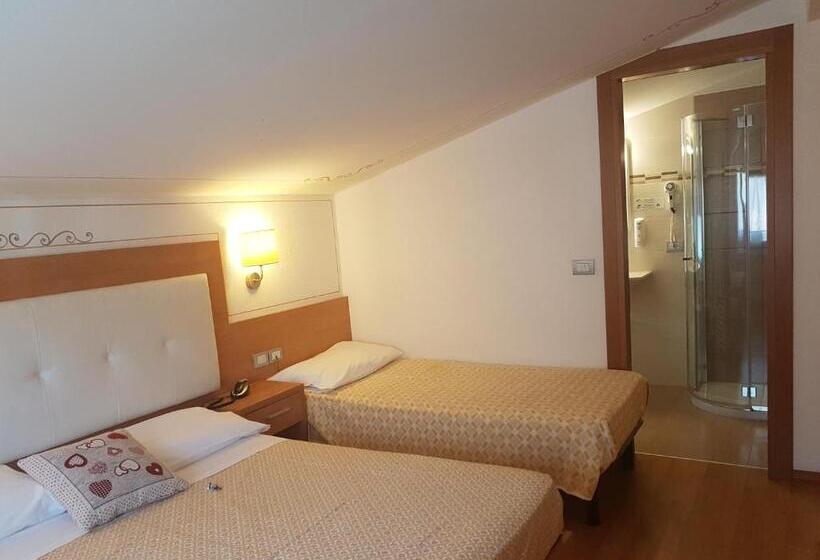 חדר בסיסי לשלושה, Alphotel Milano