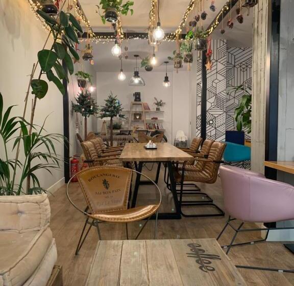 جناح جونيور مزوَّد بشرفة, Blue Bottle Boutique