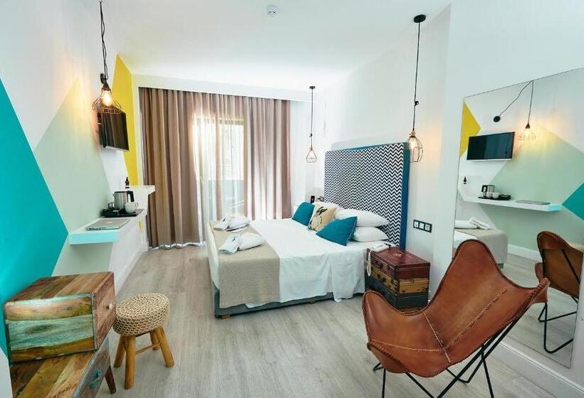 جناح جونيور مزوَّد بشرفة, Blue Bottle Boutique