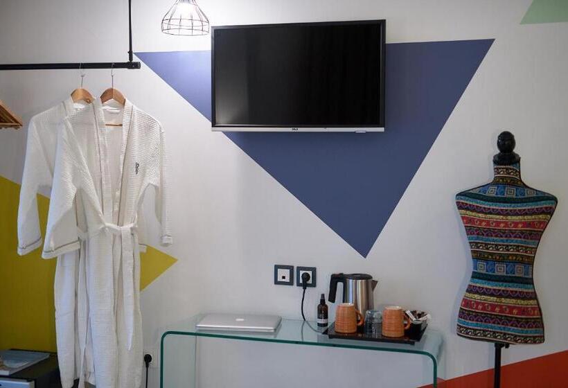 جناح جونيور مزوَّد بشرفة, Blue Bottle Boutique