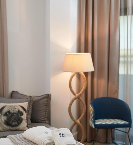 جناح جونيور مزوَّد بشرفة, Blue Bottle Boutique