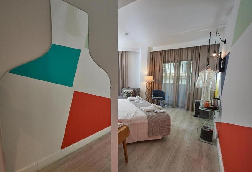 جناح جونيور مزوَّد بشرفة, Blue Bottle Boutique